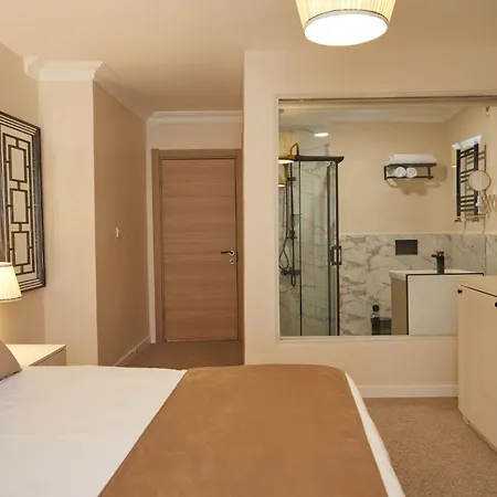 Kaira Hotel& Aparts Отель *