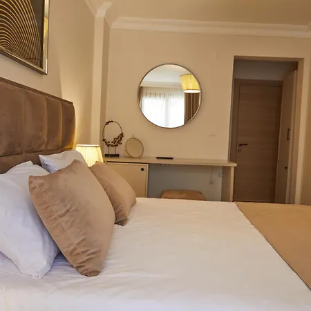 Kaira Hotel& Aparts Отель *