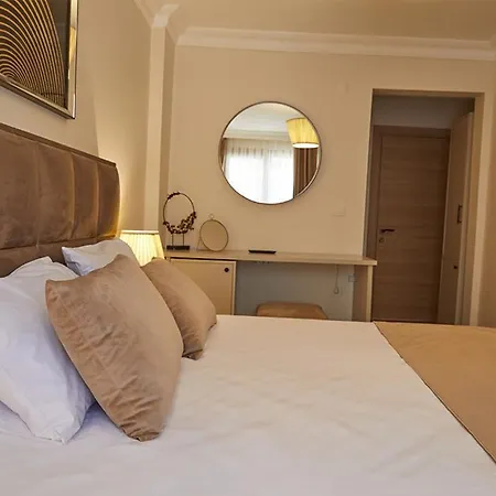 Kaira Hotel& Aparts Отель *